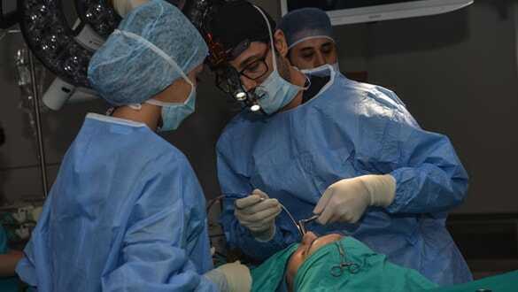 Türk doktor ameliyat etti, yüzlerce yabancı doktor izledi