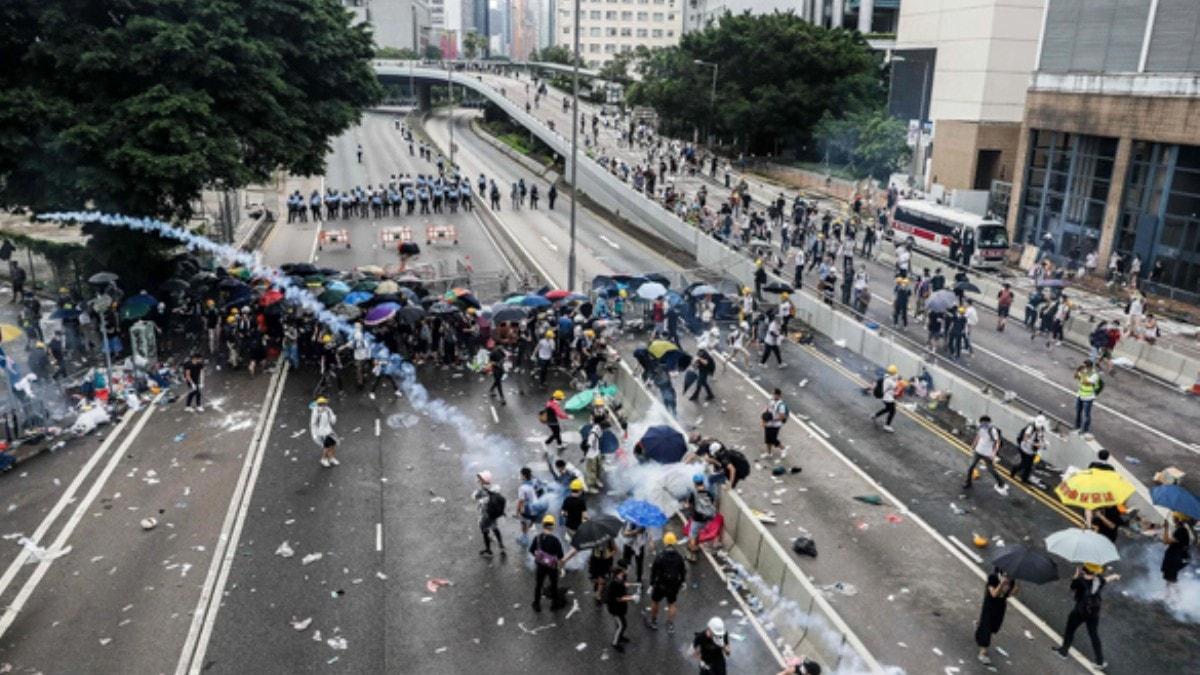 Hong Kong'da neler oluyor" Yakn tarihin en byk siyasi krizi!