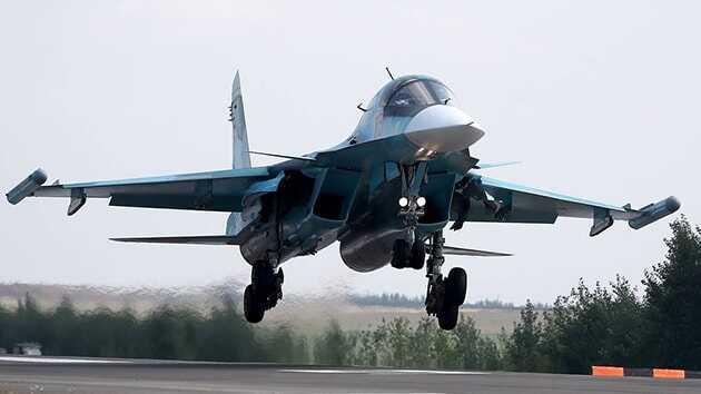 Su-34 uçaklarından oluşan filo, Urallarda eğitim uçuşlarına başladı