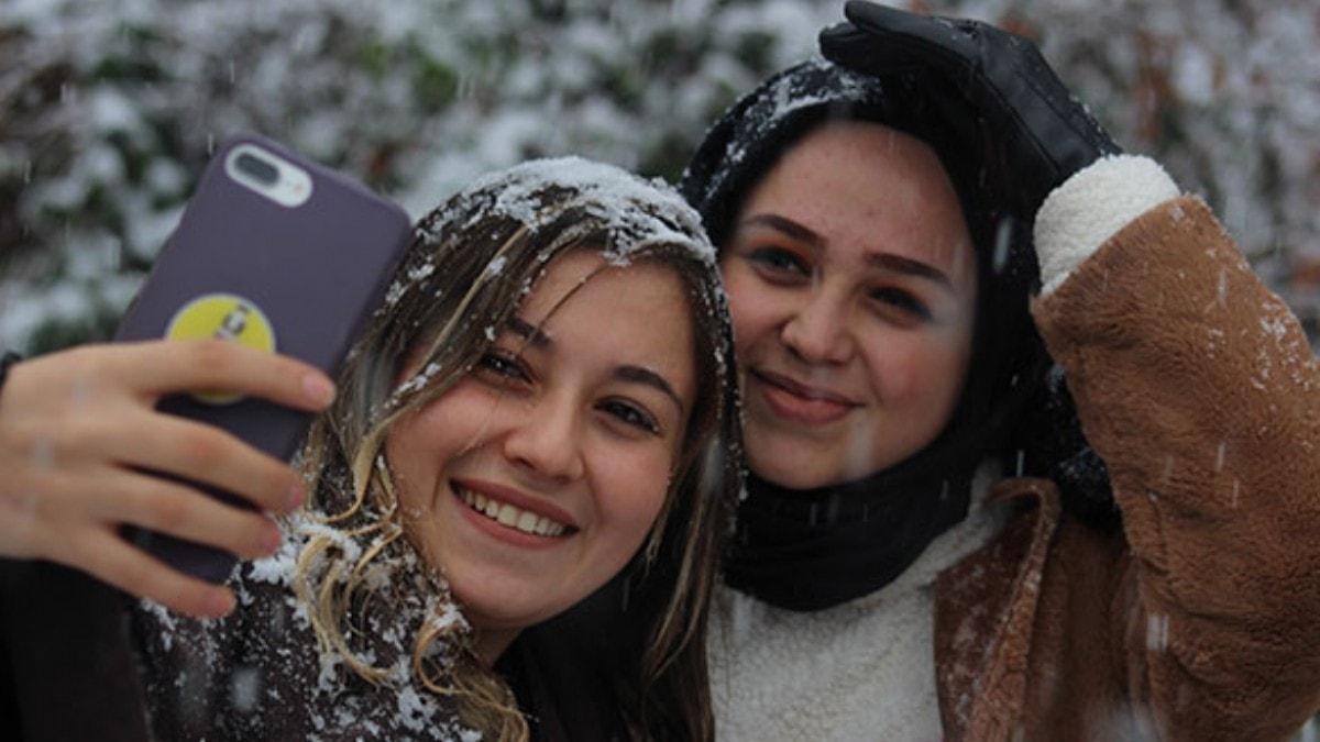 Kartepe, Abant ve Dzce'deki yaylalara mevsimin ilk kar dt