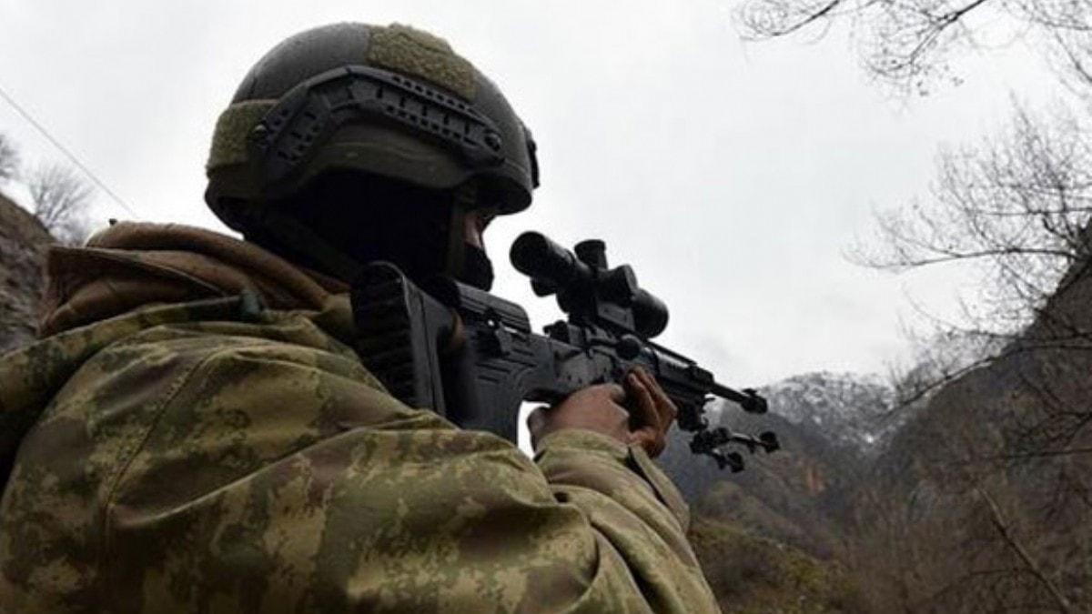 Hakkari'de PKK'l terrist teslim oldu