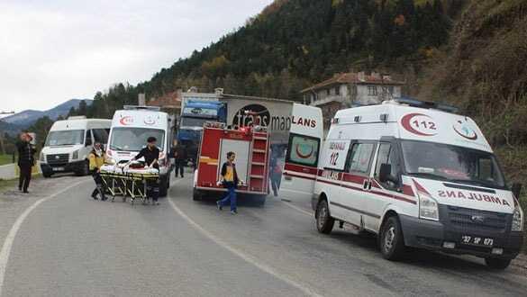 Kastamonu'da otomobil ve TIR çarpıştı: 3 ölü, 2 yaralı