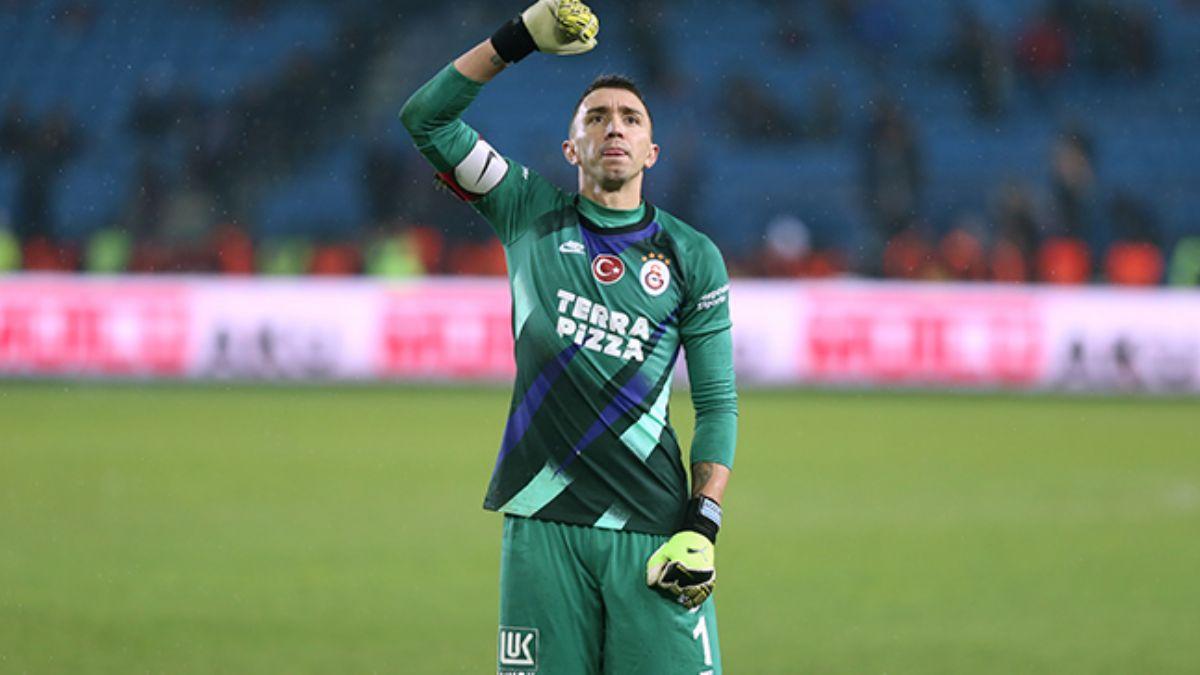 Galatasaray'da Muslera'ya jbile teklifi!