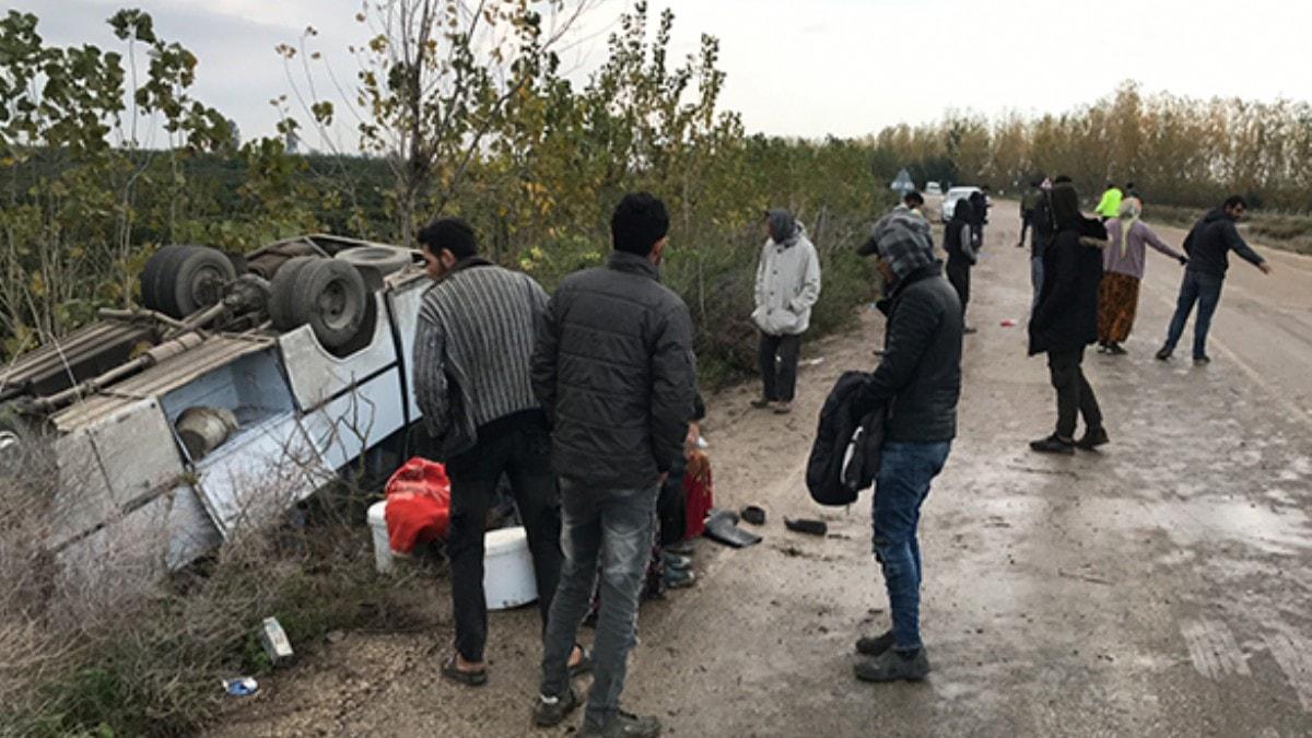 Adana'da feci kaza! Tarm iilerini tayan midibs devrildi: 11 yaral