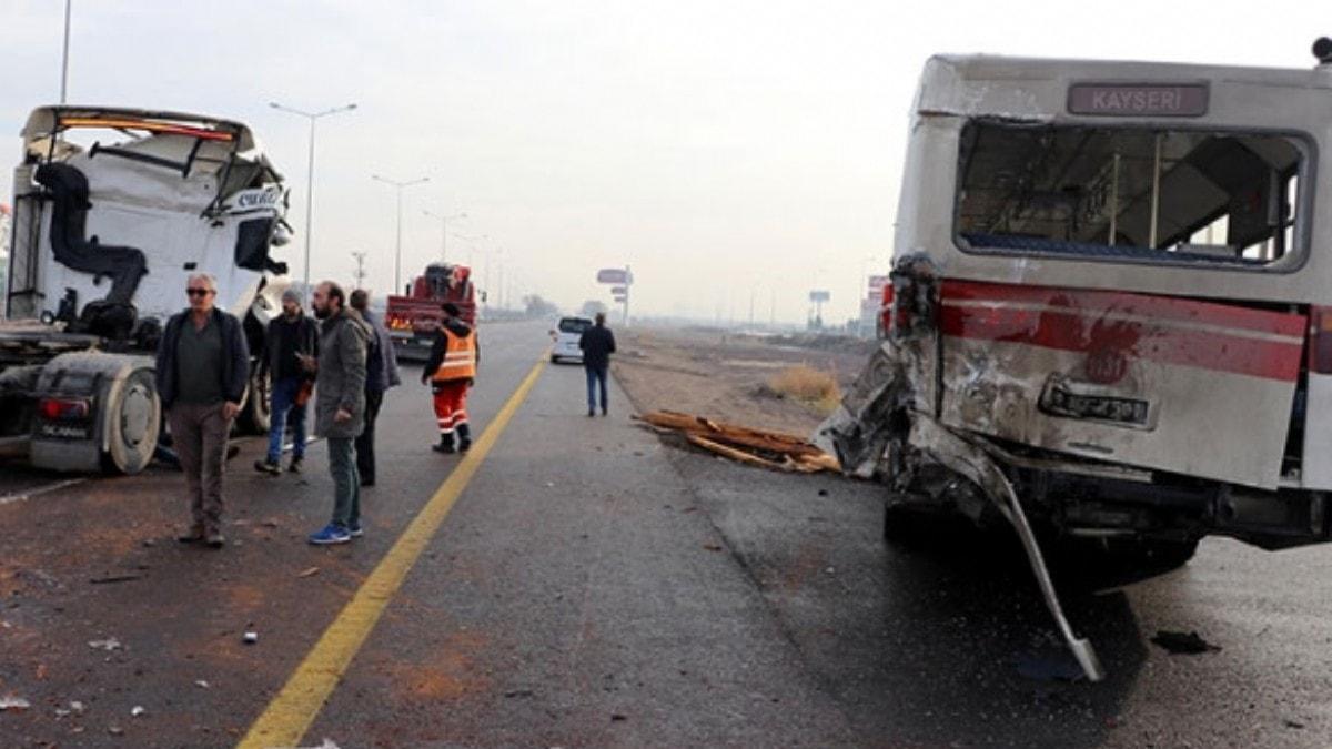 Kayseri'de tr durakta bekleyen belediye otobsne arpt: 11 yaral