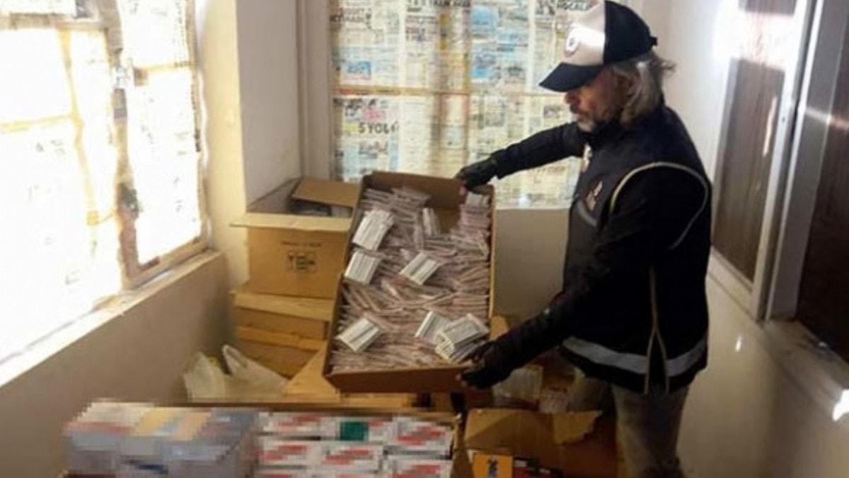 zmir'de bir depoda 7 bin 200 paket kaak sigara ele geirildi