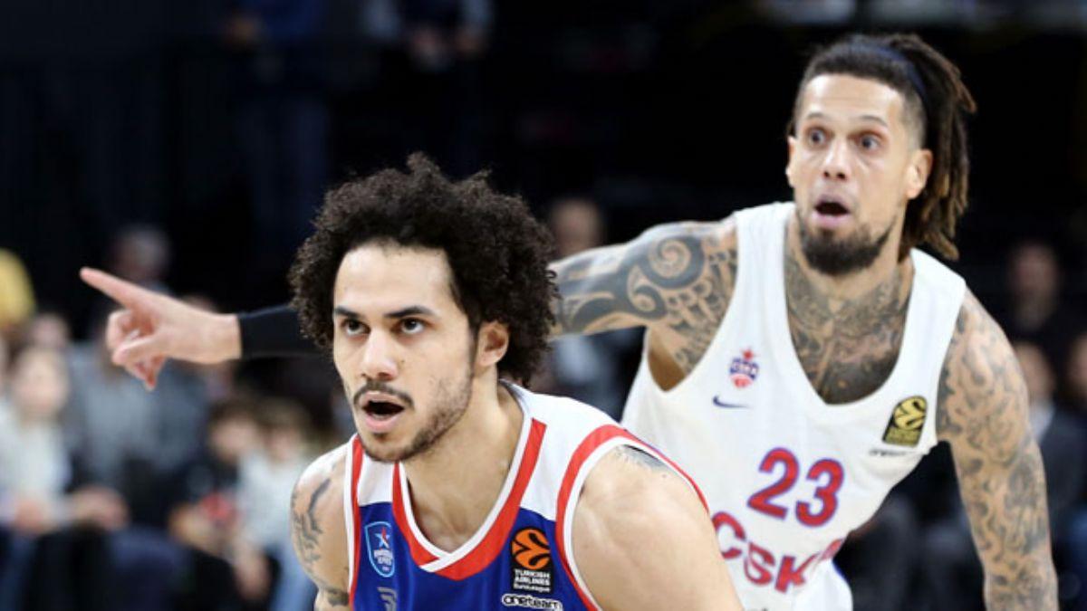 Anadolu Efes, CSKA Moskova'ya son topta kaybetti