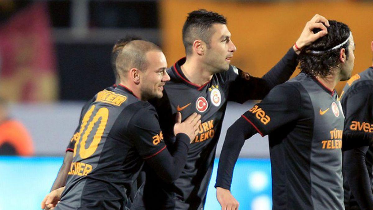 Wesley Sneijder, jbilesine Seluk nan ve Burak Ylmaz' ard