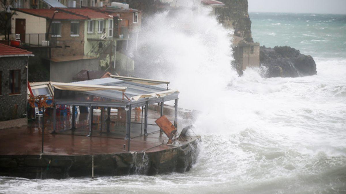 stanbul frtnaya teslim! at utu, aalar devrildi, minare yerinden oynad