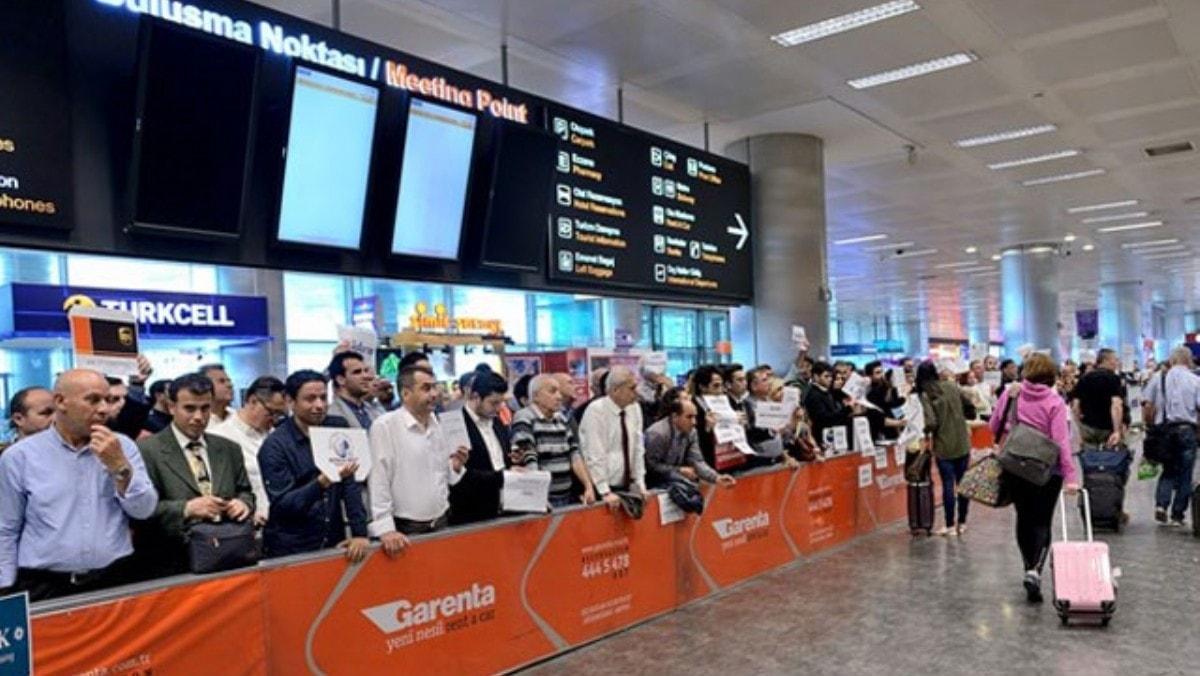 stanbul Havaliman'nda pankartla yolcu karlama sona erdi