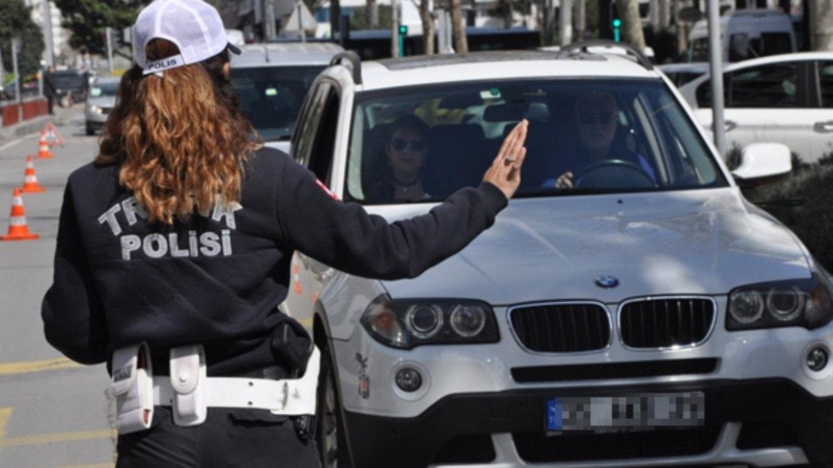 Alkoll ara kullanan yand: zmir'de ylbanda 5 bin 500 polis grev banda