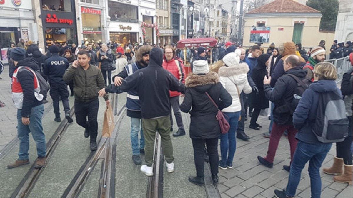 Taksim'de ylba nlemleri balad! Polis tek tek arad