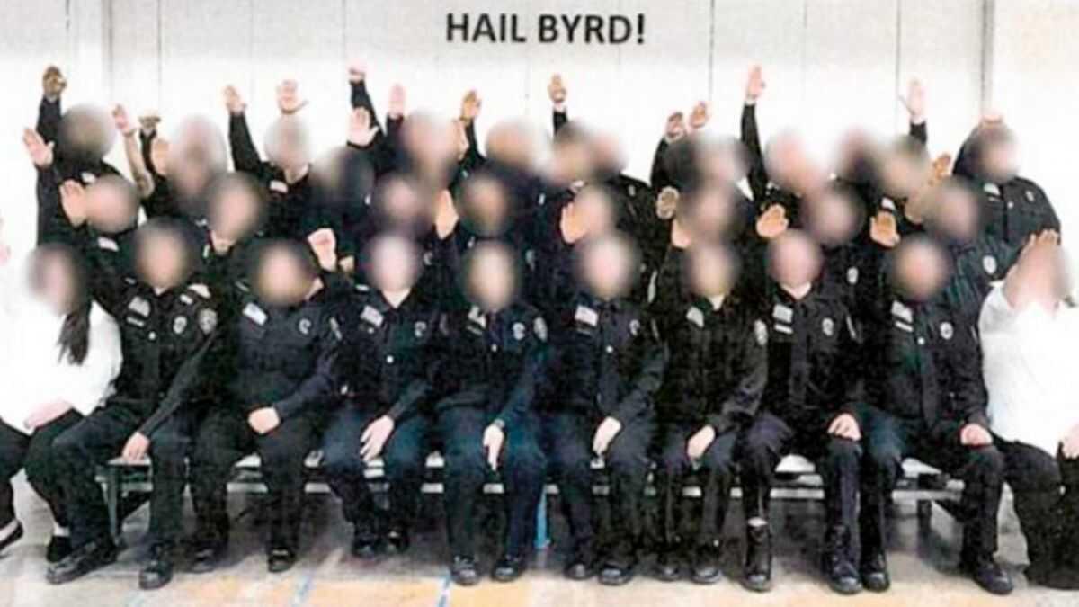 34 gardiyana 'Heil Hitler' cezas