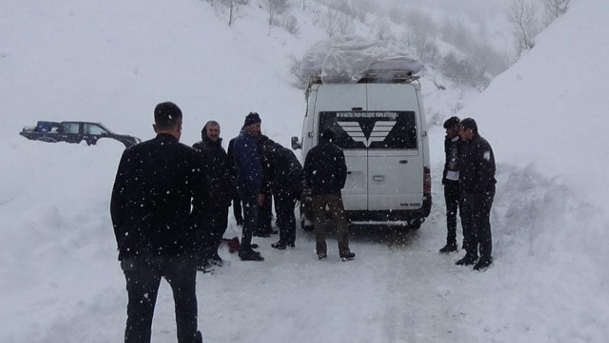 Kar ve tipide mahsur kalan 20 kii kurtarld