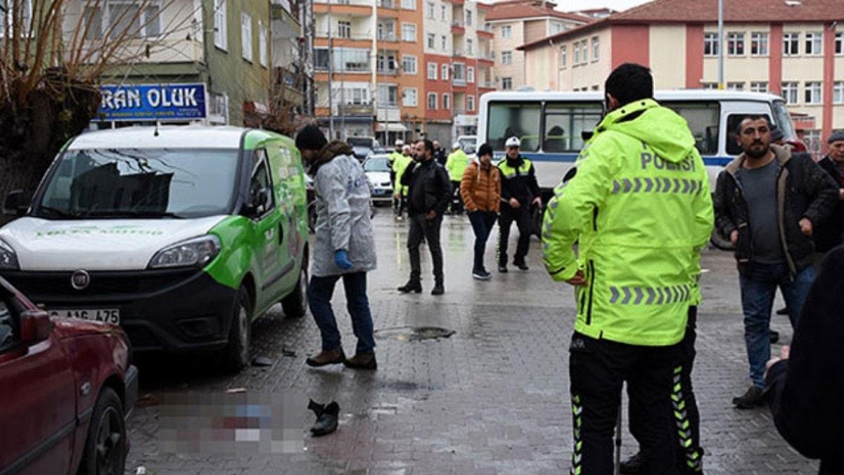 Kaza yerinden geerken len kiinin ei olduunu rendi