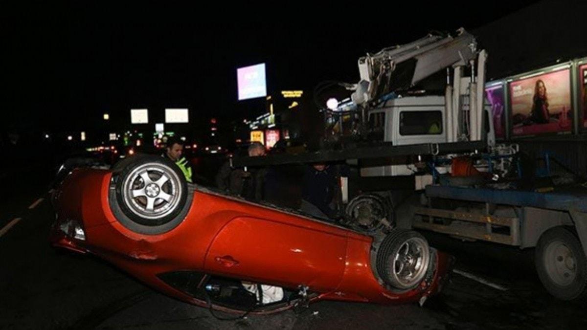 Saryer'de devrilerek srklenen otomobilden ufak syrklarla kurtuldular