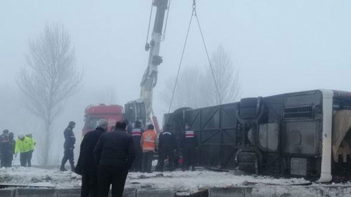 Isparta'da yolcu otobs devrildi: 29 yaral