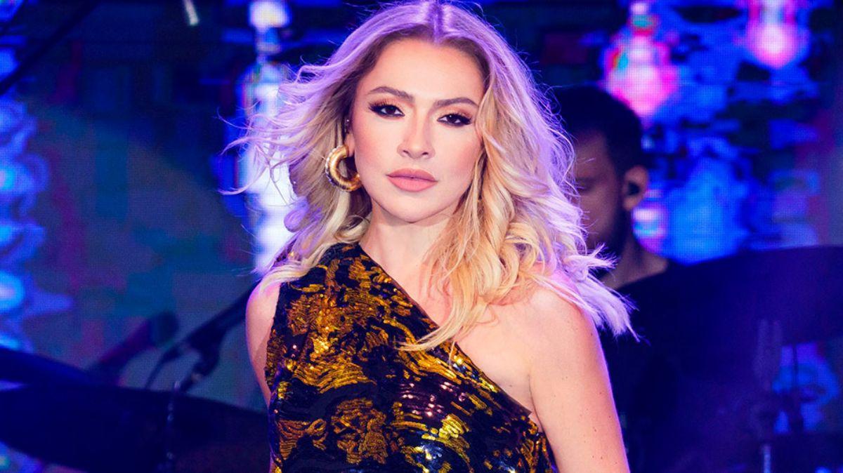 Hadise'den kyafetini eletirenlere gndermeli yant!