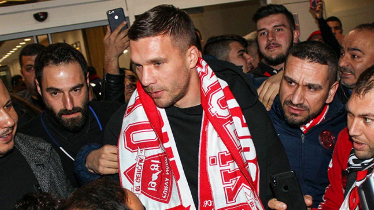 Lukas Podolski, Antalya'ya geldi! Alman yldz havalimanna iner inmez ay iti