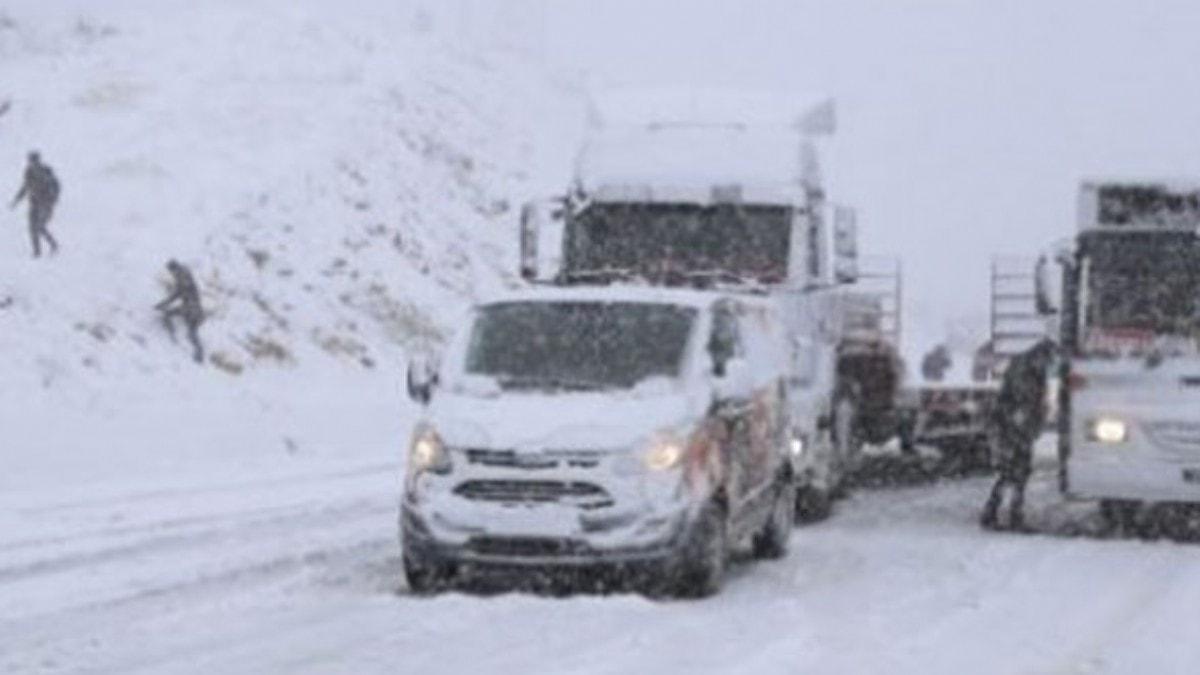 Tunceli'de kar 184 ky yolunu ulama kapatt