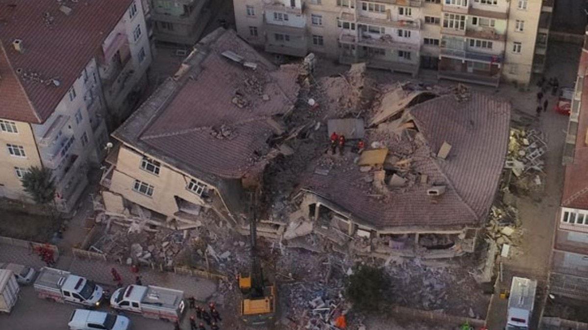 Elaz'daki deprem sonras 398 art sarsnt meydana geldi