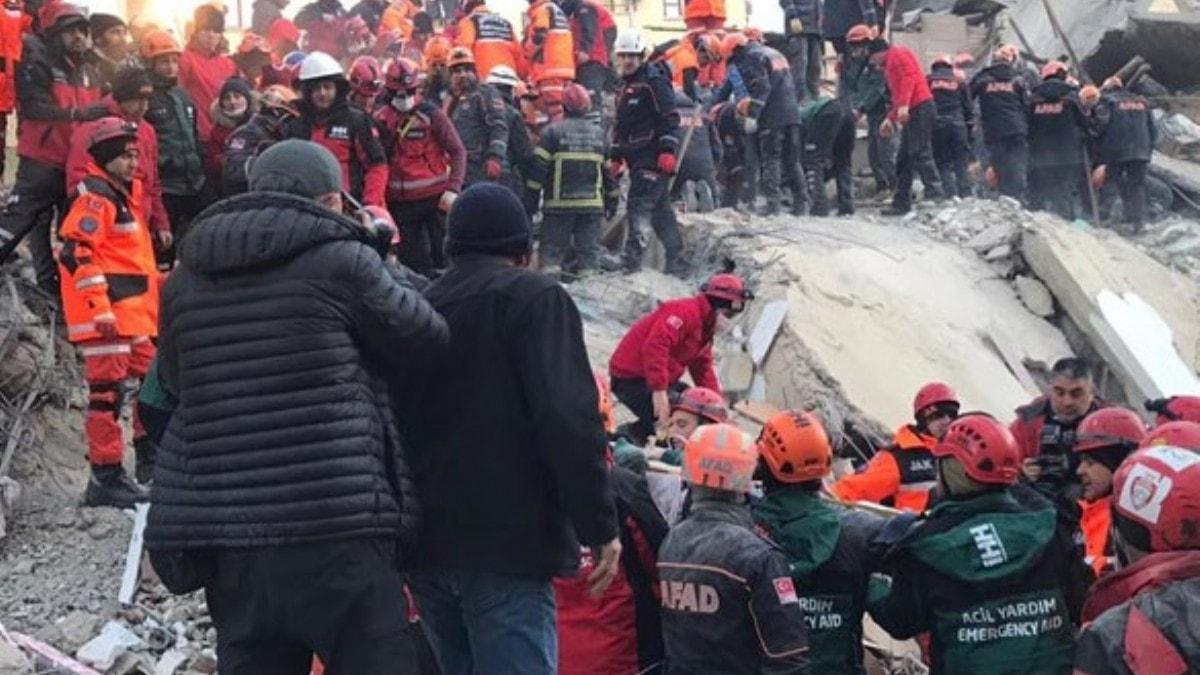 MHP, deprem blgesine 11 kiilik heyet gnderdi