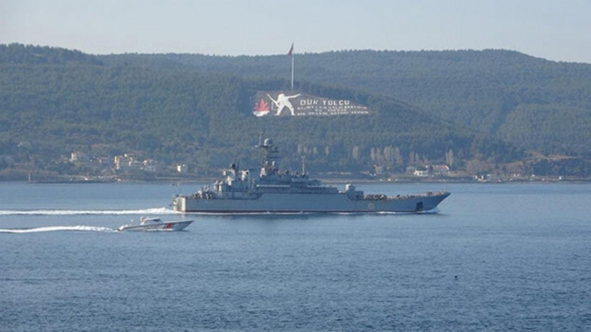 Rus sava gemisi 'Azov', anakkale Boaz'ndan geti