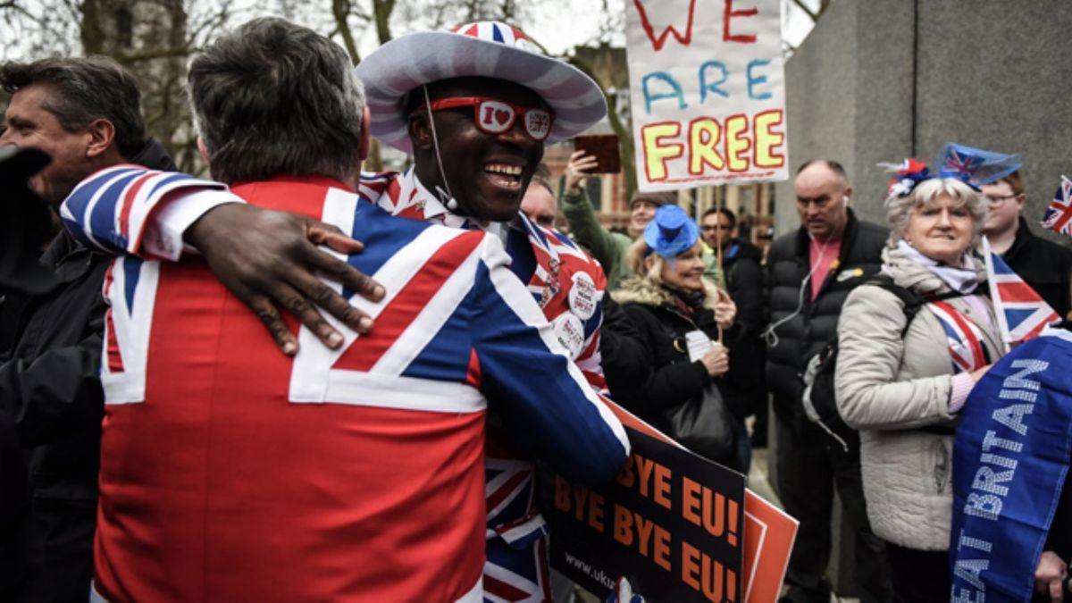 ngiltere'de tarihi deiim: AB ile ngiltere resmen boanyor! ngiliz halk Brexit'i kutlamak iin Londra'da