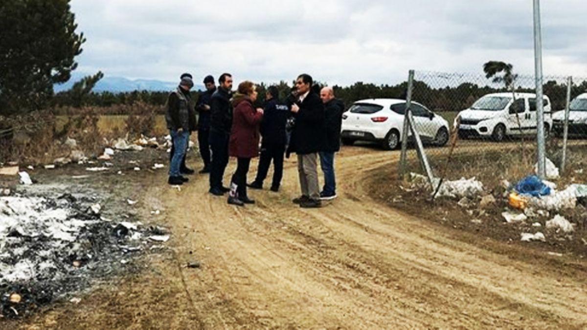 Uakta kan donduran grnt! Onlarca kpek plkte l bulundu