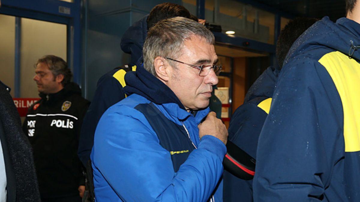 Fenerbahe'de futbolcular Ersun Yanal'a ampiyonluk sz verdi