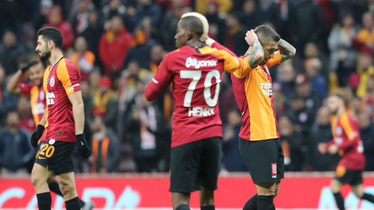 Galatasaray'da krmz kart tepkisi!
