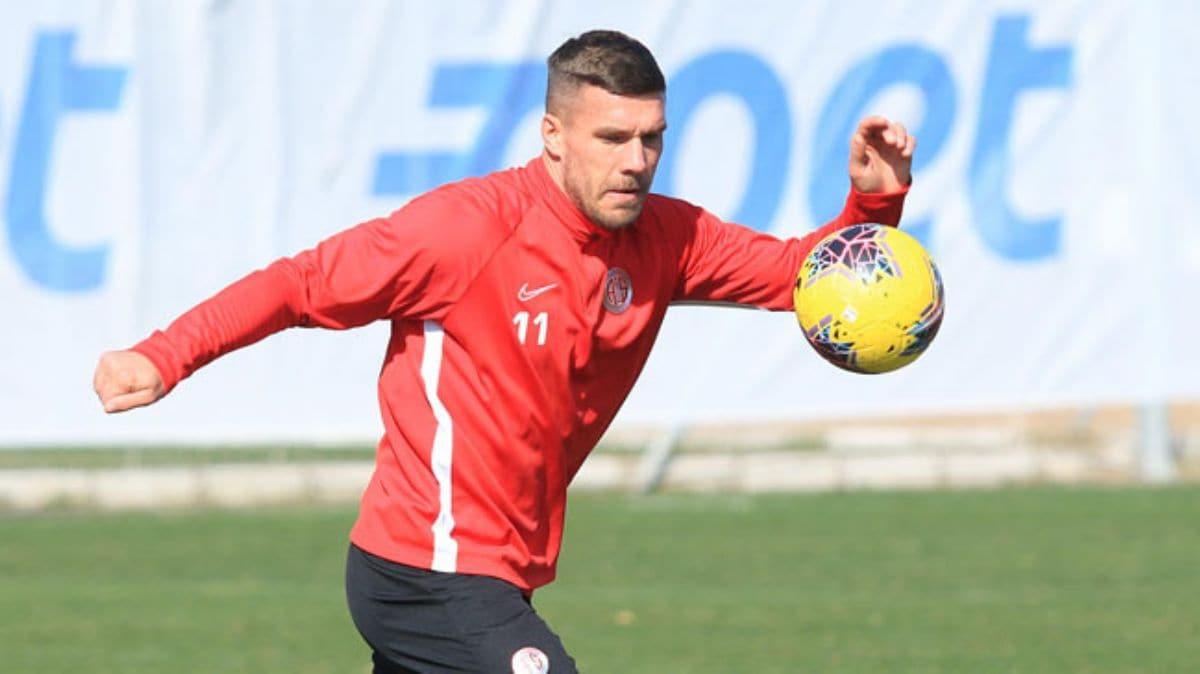 Lukas Podolski izin gnnde tesislere gelerek idman yapt