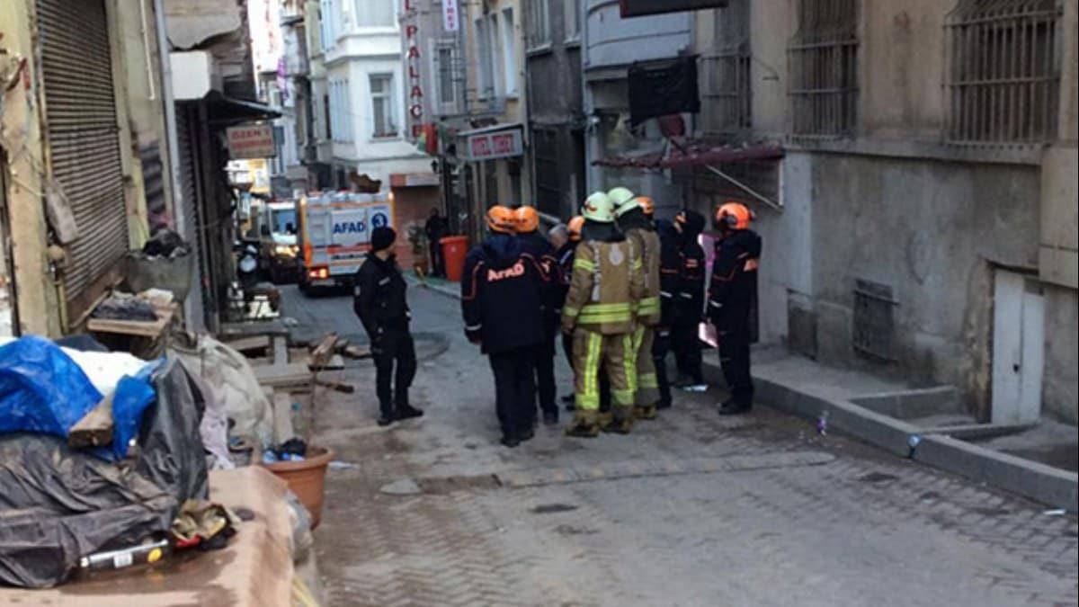 stiklal Caddesi'nde 5 katl bir binann 3. katnda yangn