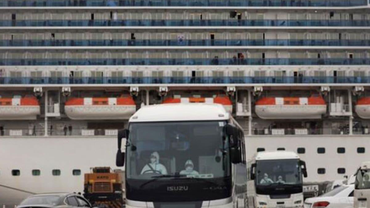 Rusya, Japonya'daki gemiden 8 vatandan tahliye etti
