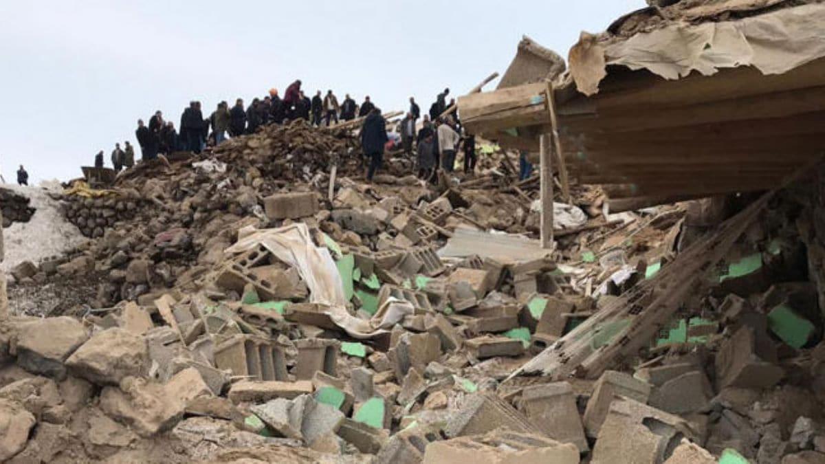 ran'daki depremlerde 104 kii yaraland