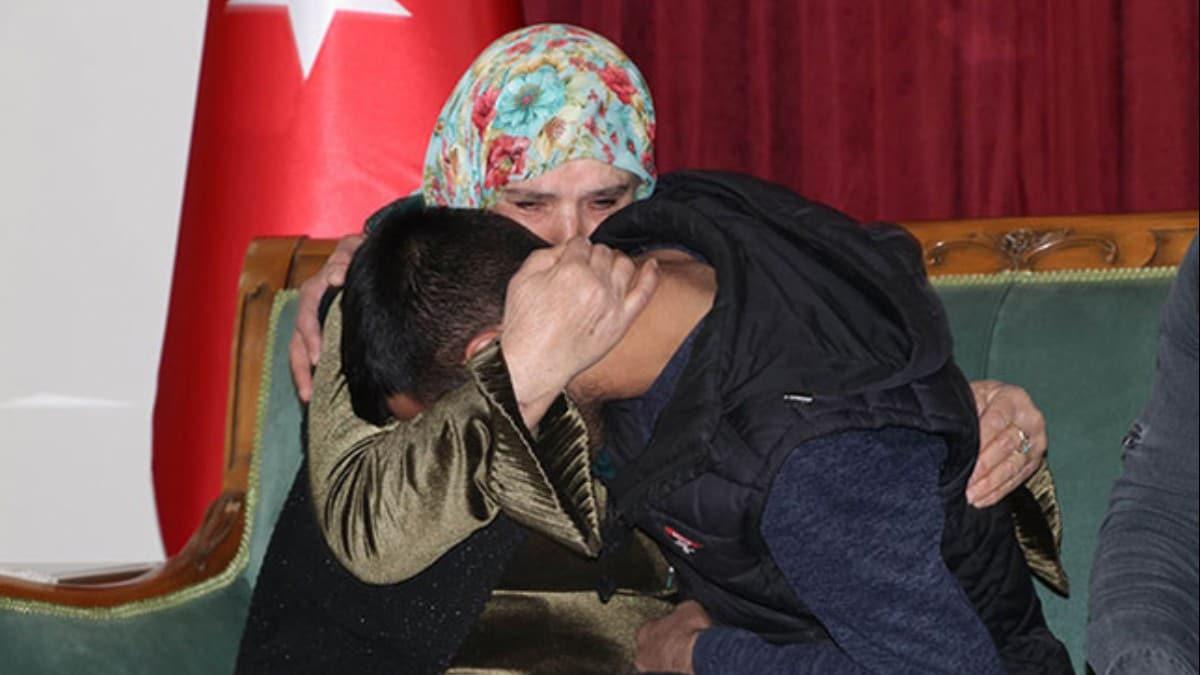 HDP nndeki ailelerden biri daha evladna kavutu: Muhteber Birlik, evlad Veysi ile 5 yl sonra bulutu
