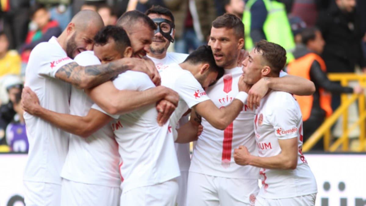 Antalyaspor, yenilmezlik serisini Fenerbahe manda srdrmek istiyor