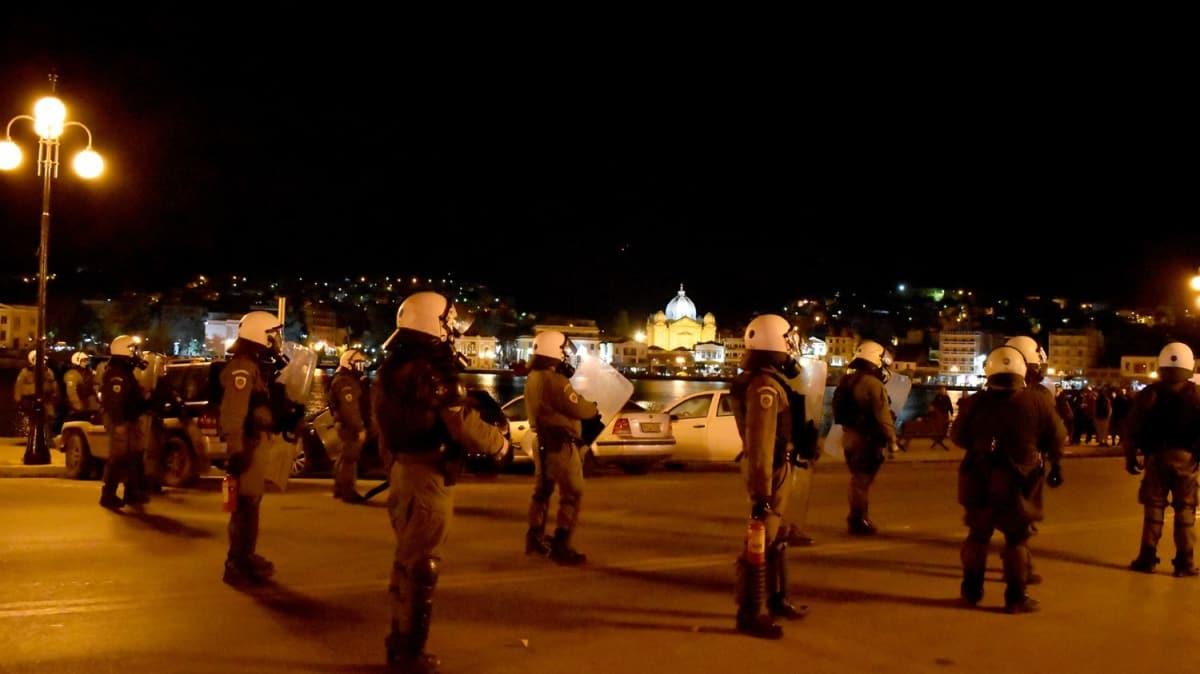 Yunanistan'da mlteci kamp tartmas sokaa tat! Polis mdahale etti