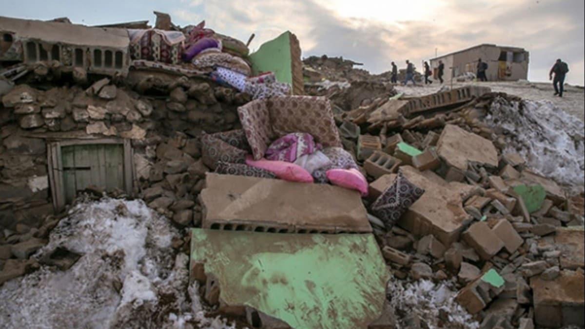 Van'daki depremde hayatn kaybedenlerin says 10'a ykseldi