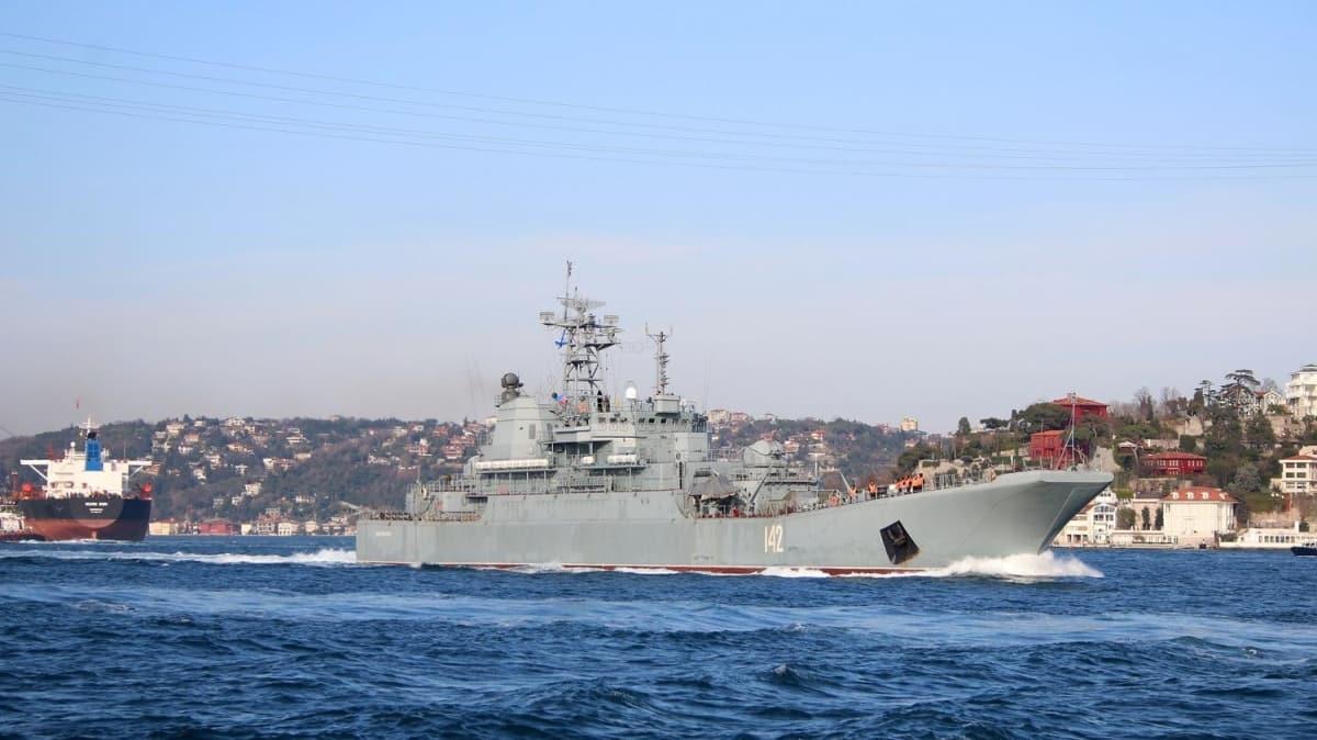 Rus savaş gemisi 'Novocherkassk' Boğaz'dan geçti