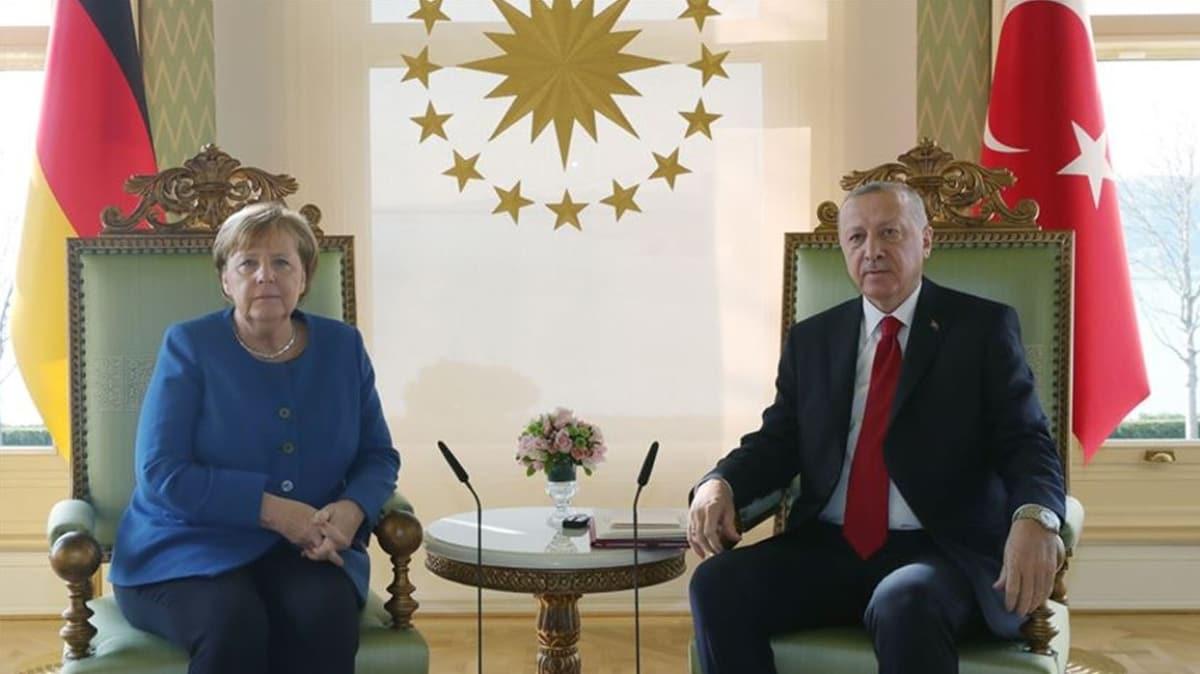 Bakan Erdoan, Merkel ile telefonda grt