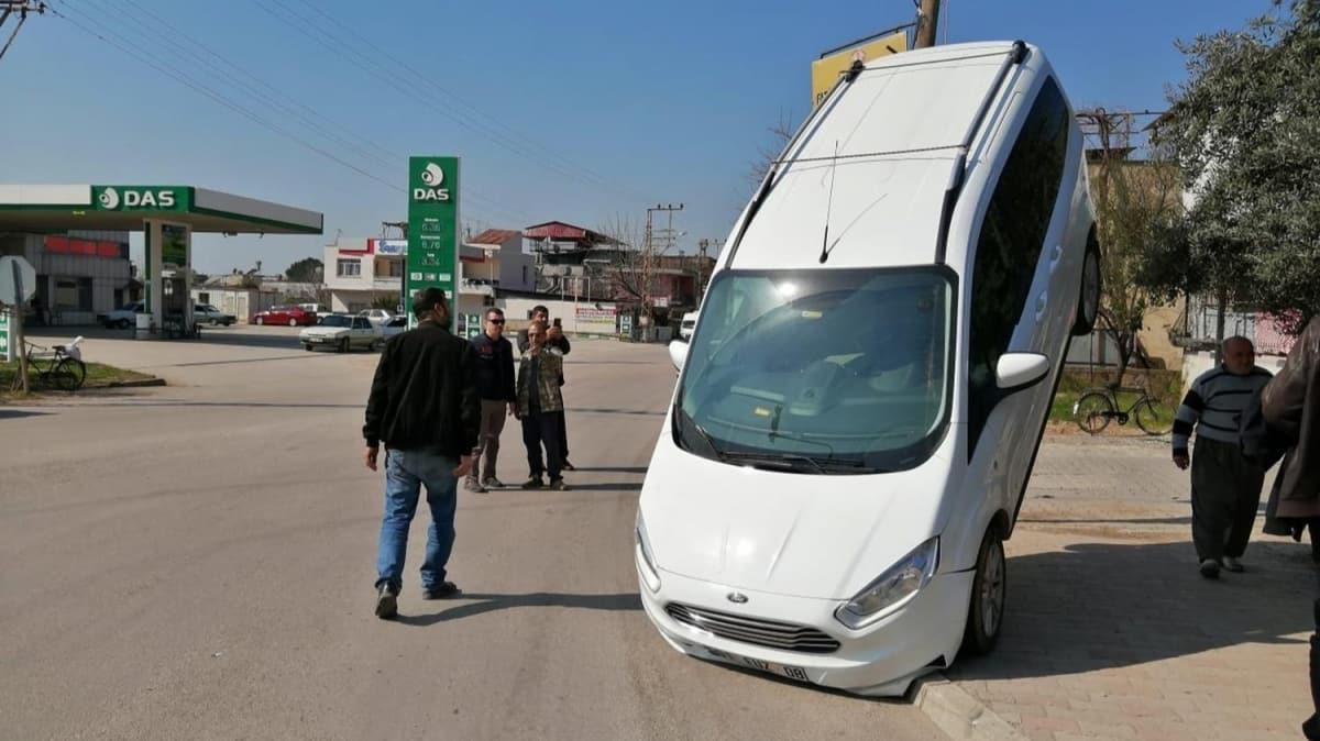 Adana'da ilgin olay! Ambulans arpt asl kald