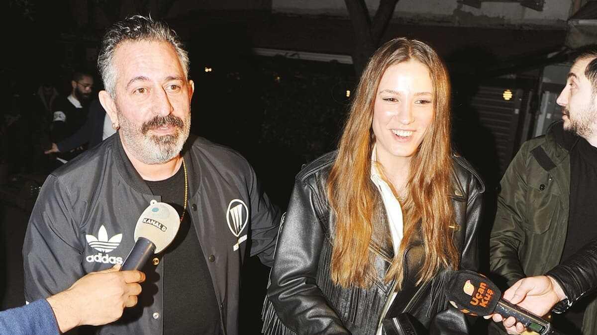 Cem Ylmaz'dan Serenay Sarkaya'ya serenat! 'Kcm, her eyim'