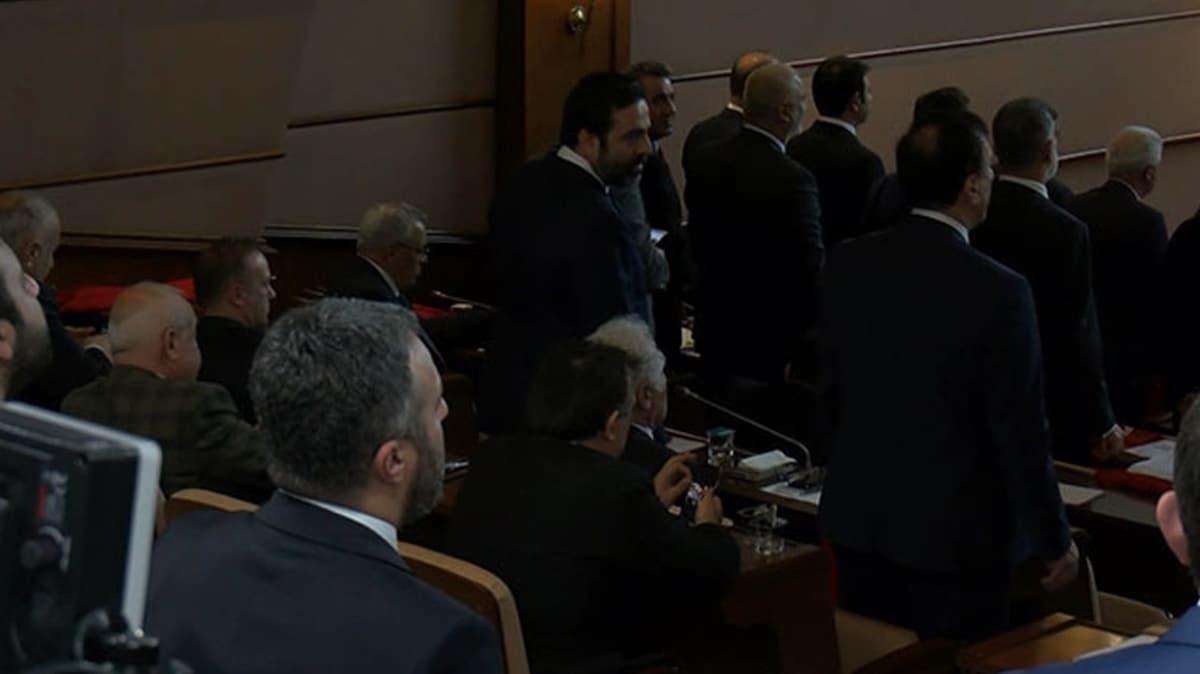 BB Meclisi'nde stiklal Mar okunurken baz CHP'liler ayaa kalkmad