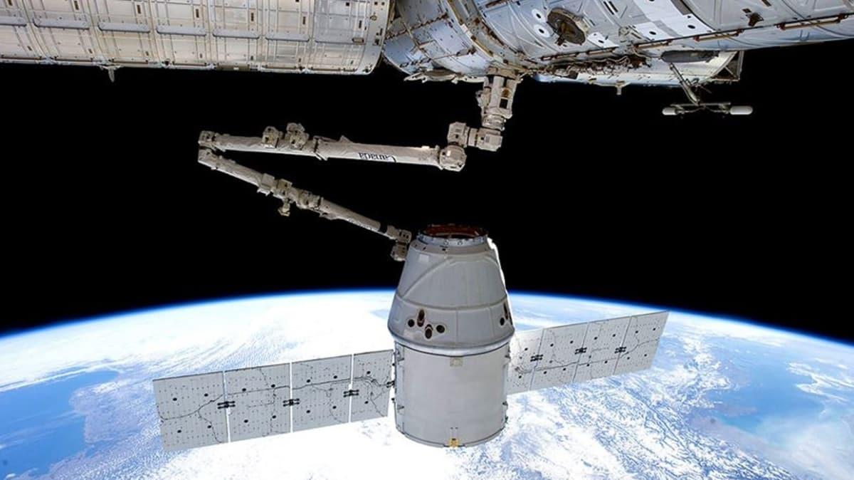 SpaceX'in kargo mekii Uluslararas Uzay stasyonu'na ulat