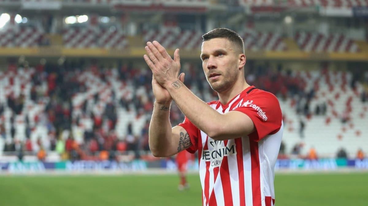 Lukas Podolski'den Antalyaspor'a 5 mata 5 puanlk katk