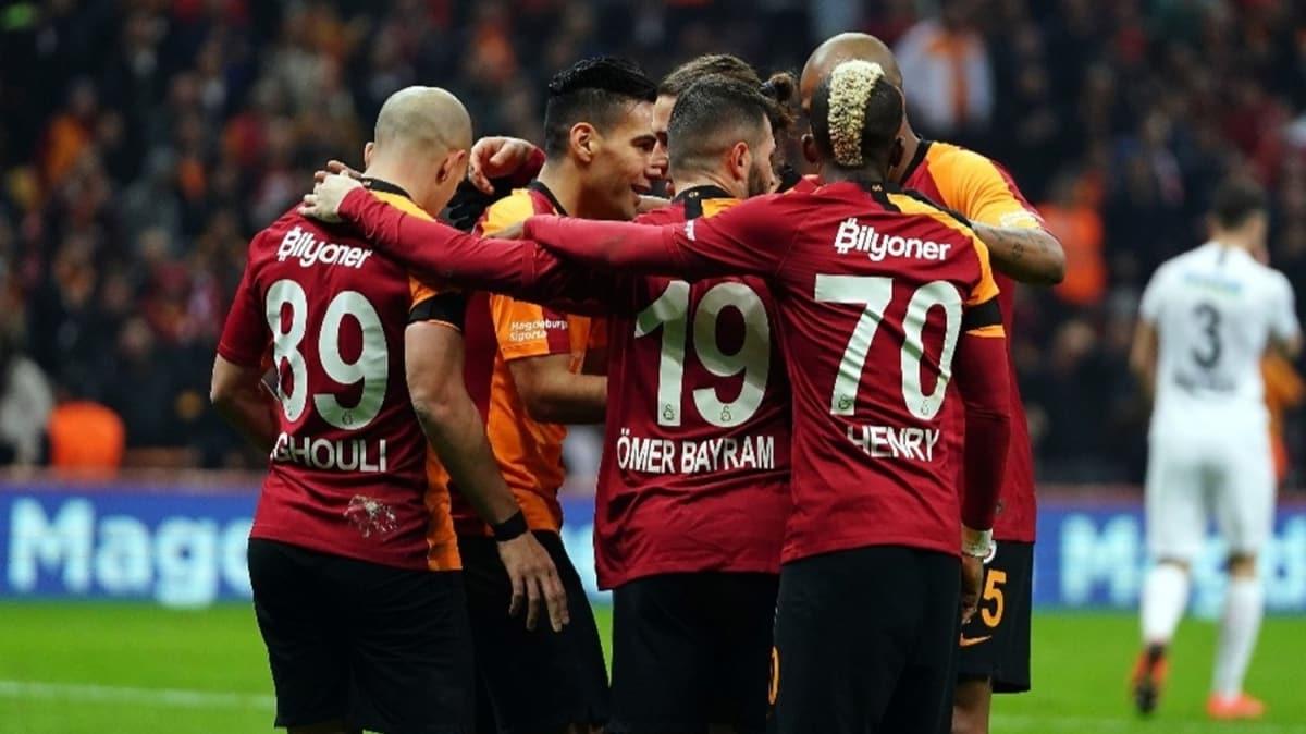 Galatasaray seyircisiz derbide  puan hedefliyor