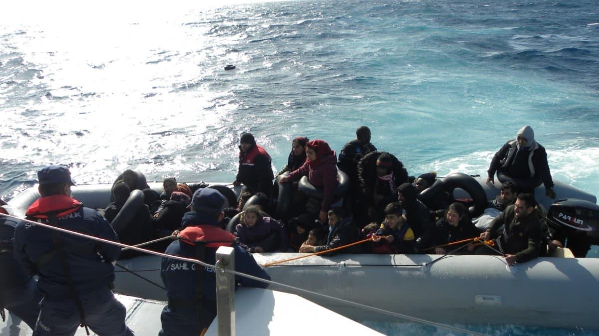 Yunanistan'n geri ittii 1164 snmacy Trk Sahil Gvenlik ekipleri kurtard