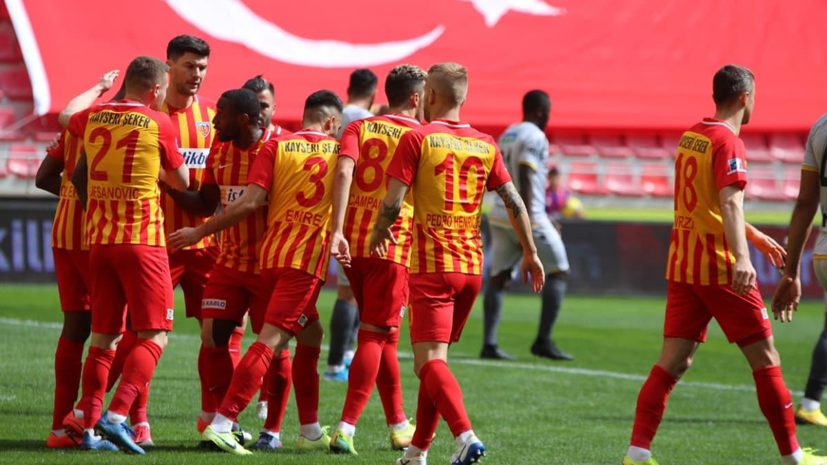 Kayserispor, konuk ettii Yeni Malatyaspor'u 2-1 malup etti
