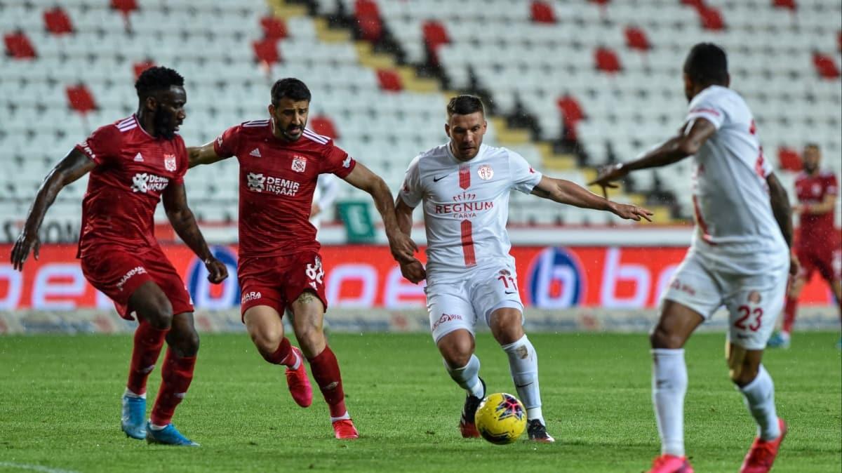 Antalyaspor, Sivasspor'u tek golle malup etti